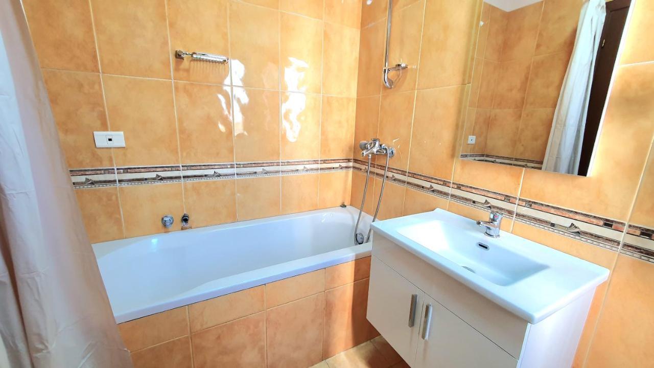 Star Apartment Тирана Екстериор снимка